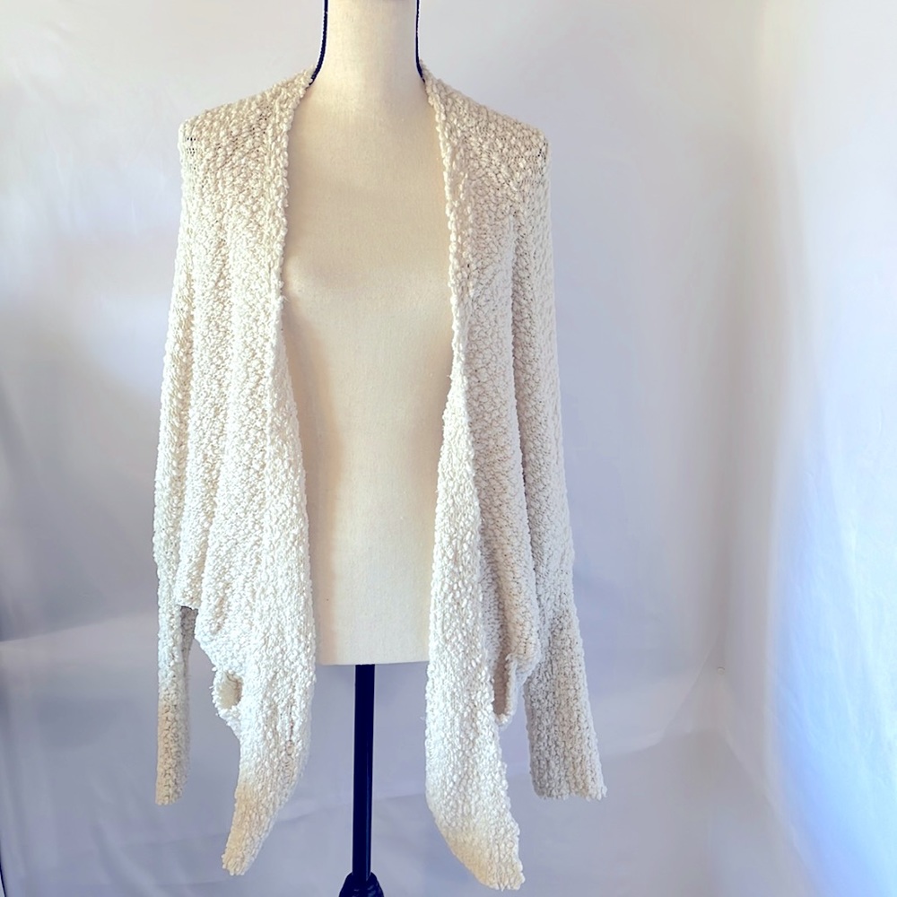 Hayden Los Angeles cream cardigan sweater balloon style under arm front‎ pockets